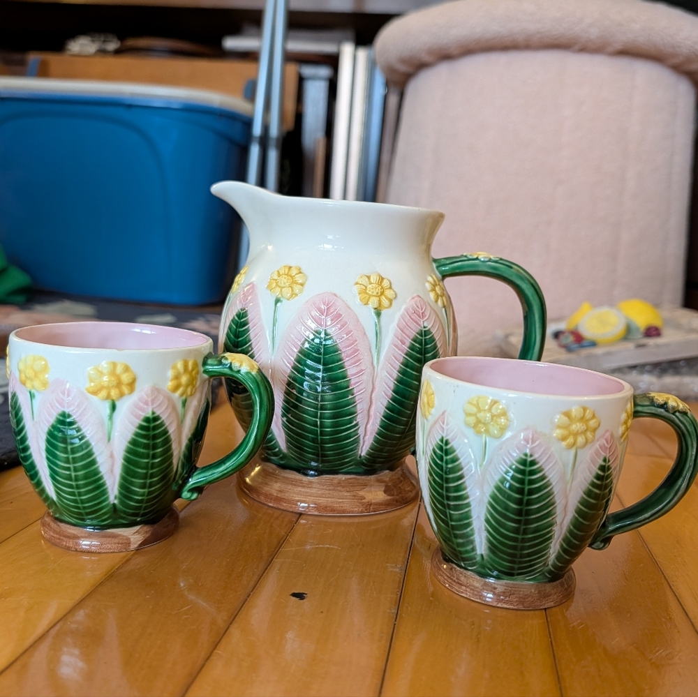 Takahashi Pitcher And Mugs